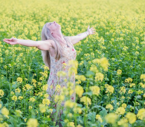 Jacqueline von Natzmer, Lebensfreude auf einer Blumenwiese