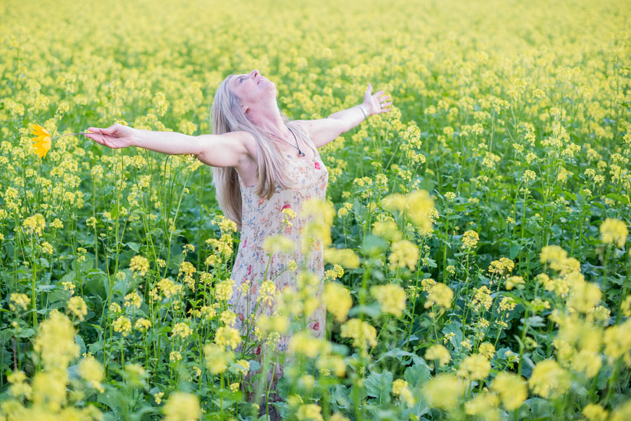 Jacqueline von Natzmer, Lebensfreude auf einer Blumenwiese